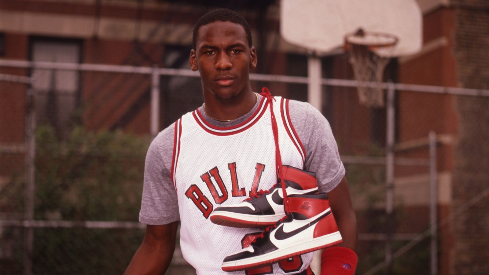 nguoi-phu-nu-da-thay-doi-van-menh-cua-ca-michael-jordan-va-nike-la-ai-221